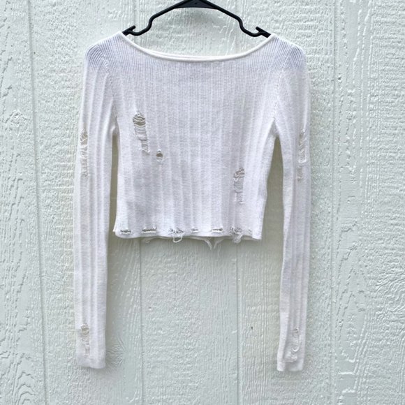 Forever 21 Tops - 🌟Forever 21 Distressed Fitted Sweater White Small